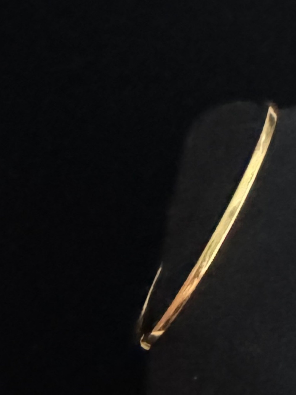 ROBERTO COIN - 18K Yellow Gold Oval Hinge Slim Bangle - Picture 11 of 12